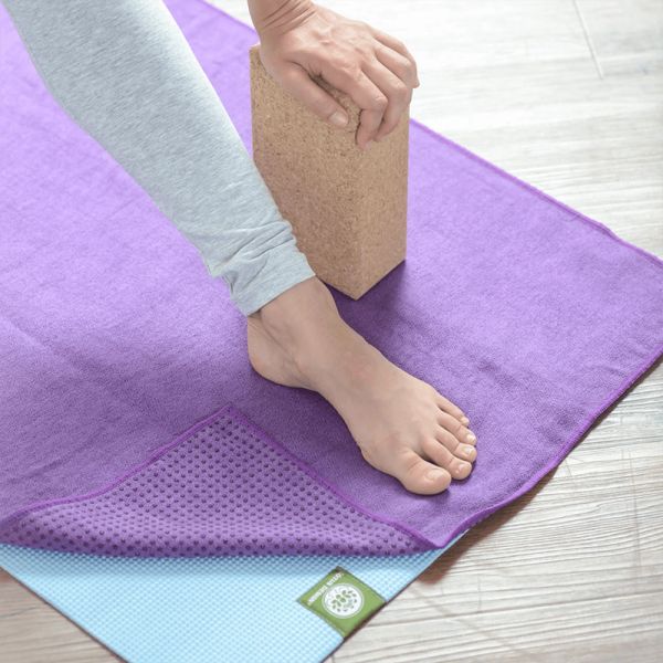 Yoga-Handtuch-lila-Anwendung